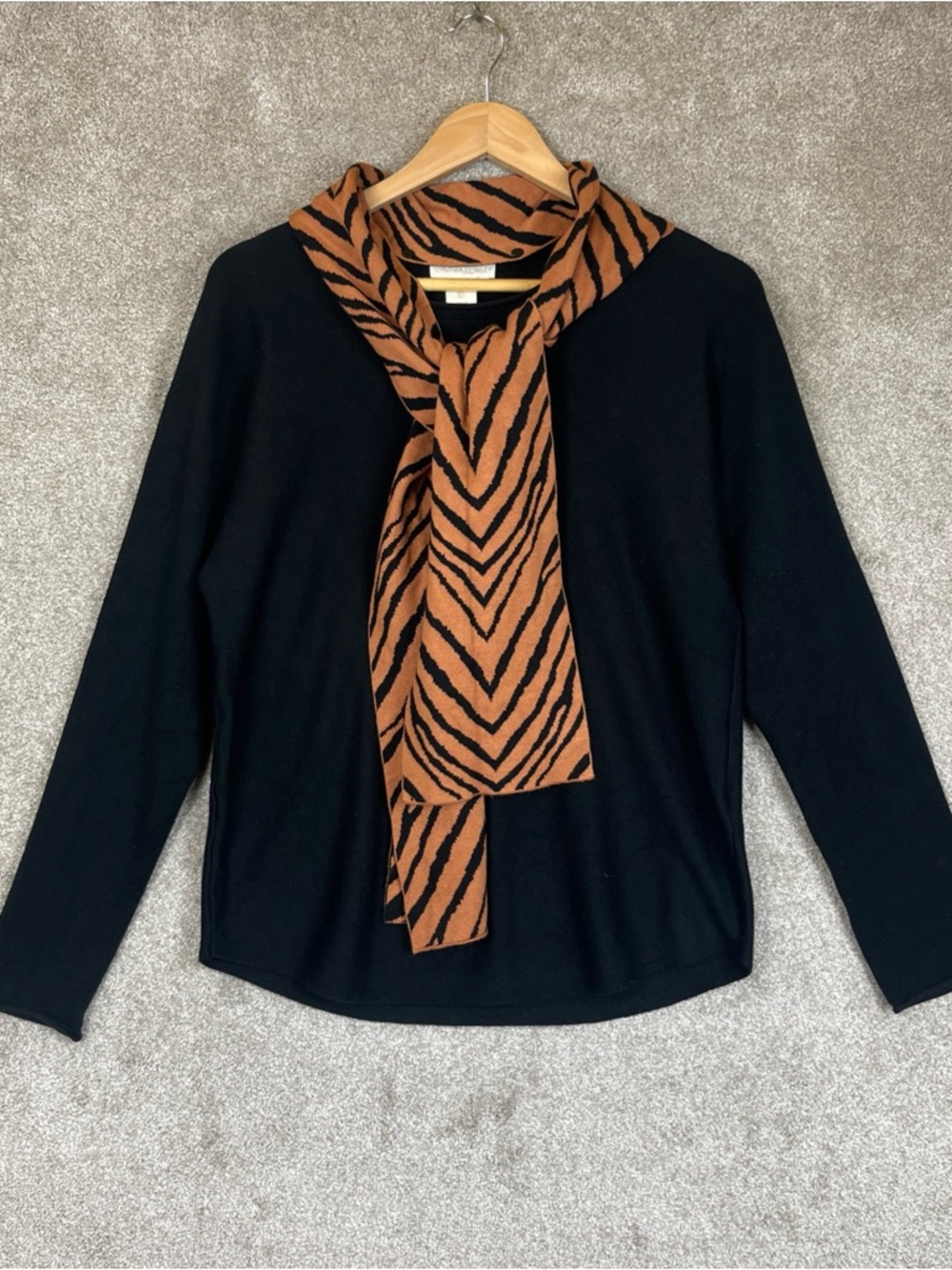 Cynthia Rowley Sweater Womens Large Black Pullover Attached Scarf Stretch- 4581